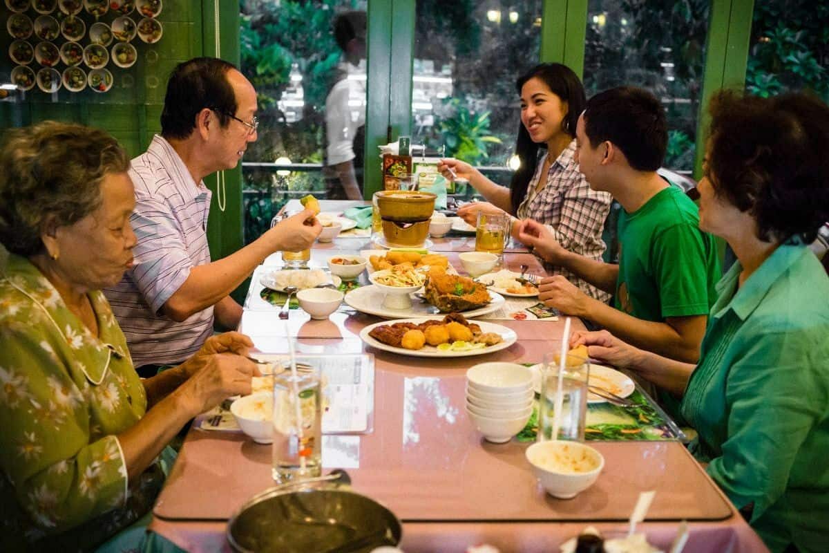 When traveling in Thailand, understanding dining etiquette is key to enjoying the full cultural experience. 